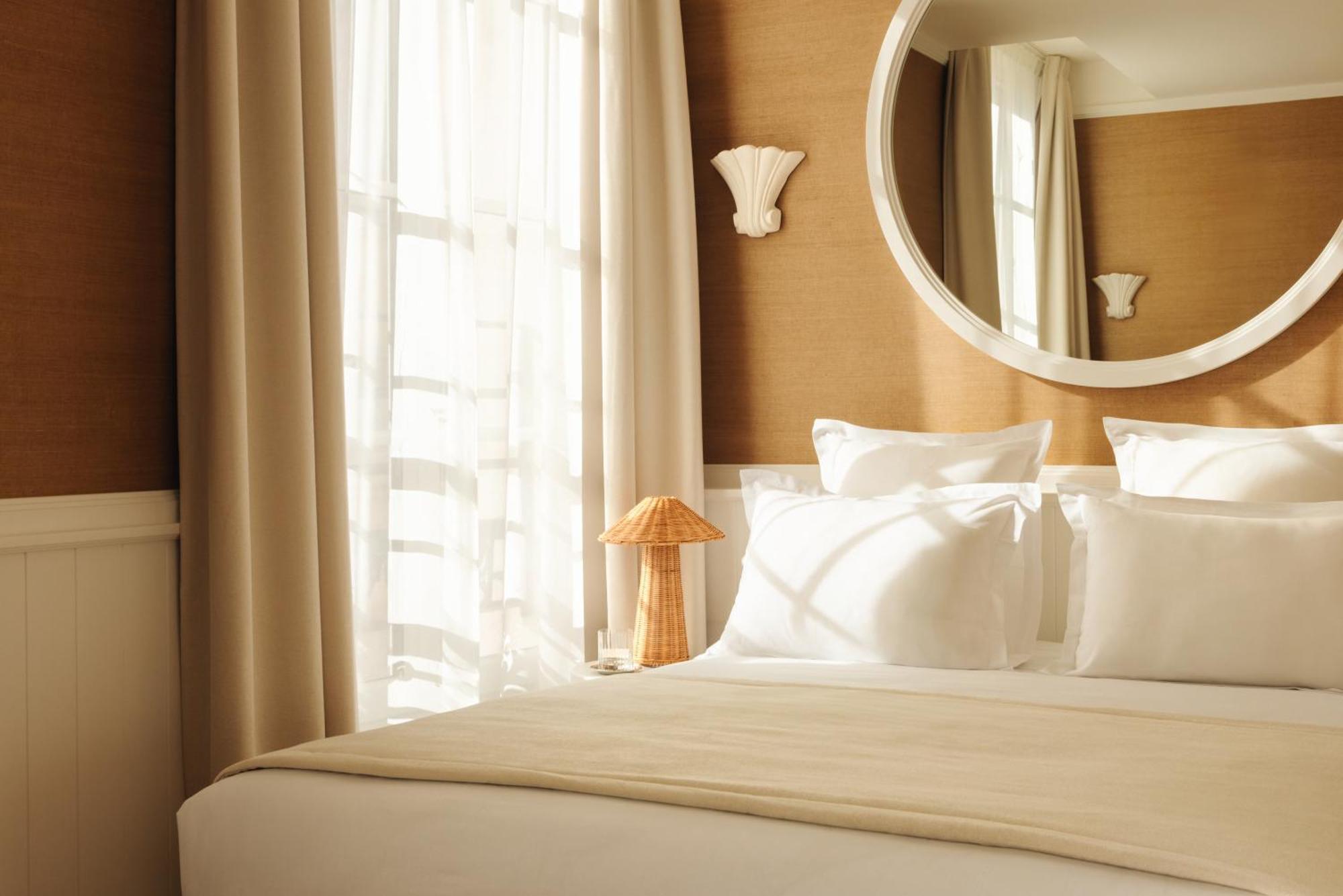 Lilou Hotel อิแยร์ ภายนอก รูปภาพ
